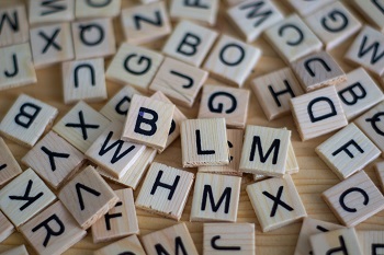 Scrabblesteine mit Buchstaben